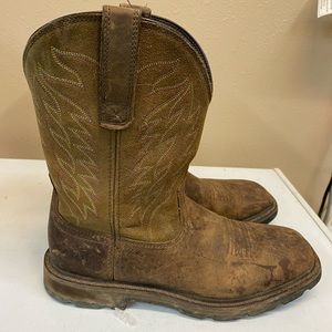 Good condition Ariat Cowboy boots. Size 8.5D